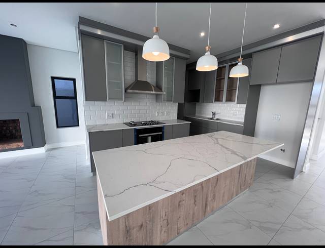 4 BEDROOM HOUSE FOR SALE IN SANDOWN